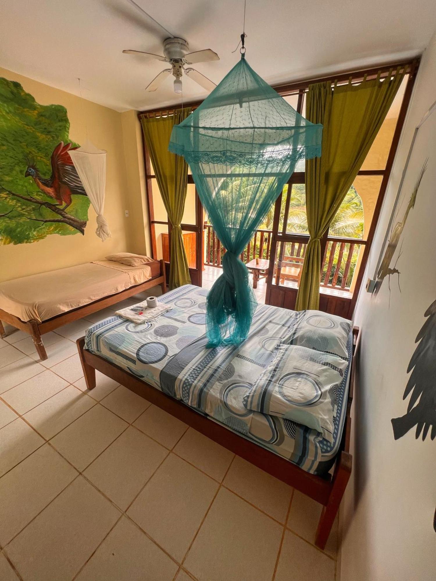 Lobo Hostel - Rurrenabaque (Adults Only) Экстерьер фото